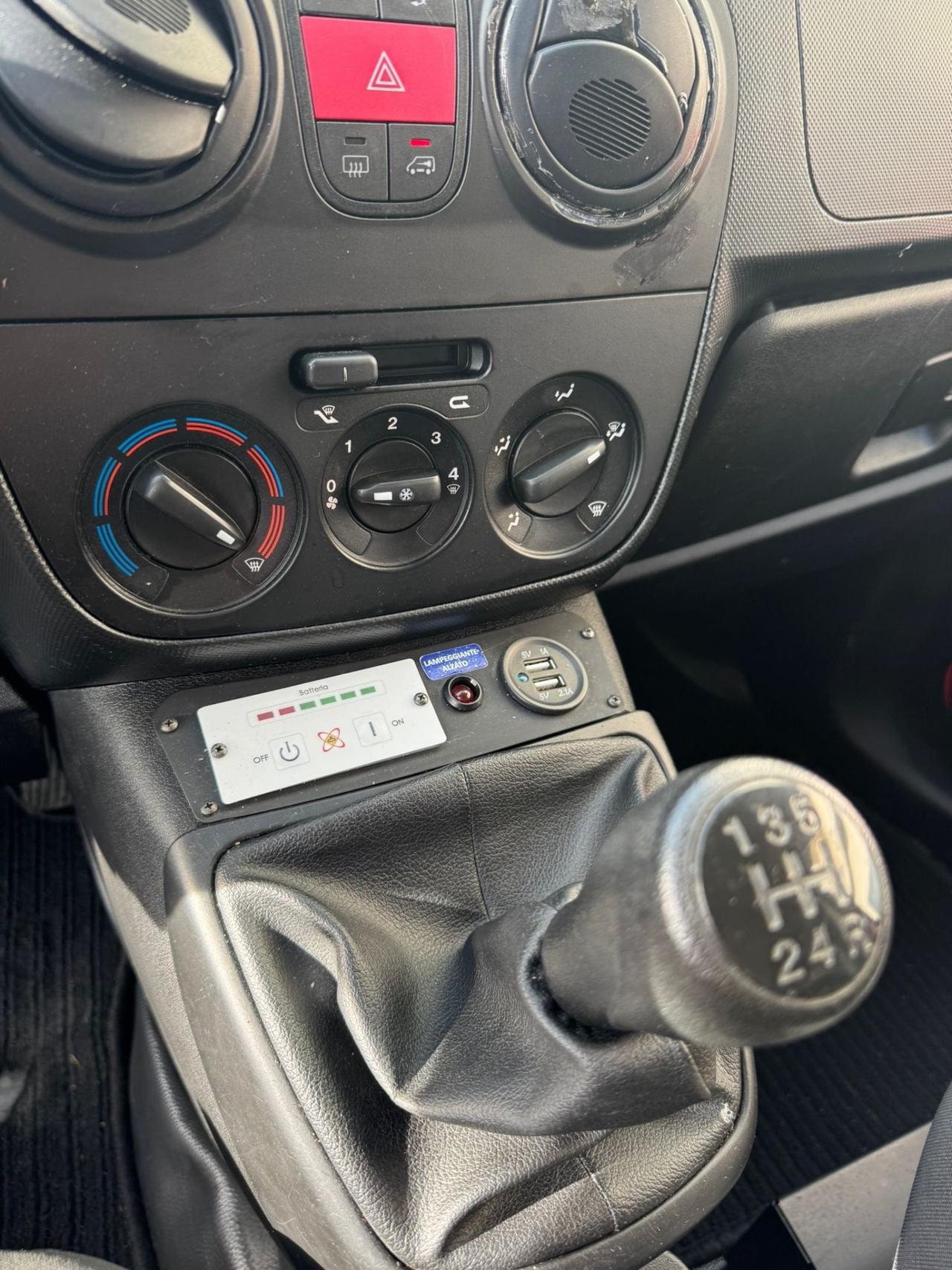 Fiat Fiorino 1.3 MJT 95CV Combinato Adventure