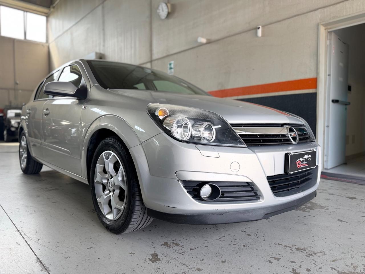 Opel Astra 1.6 16V Twinport 5 porte Cosmo GANCIO TRAINO