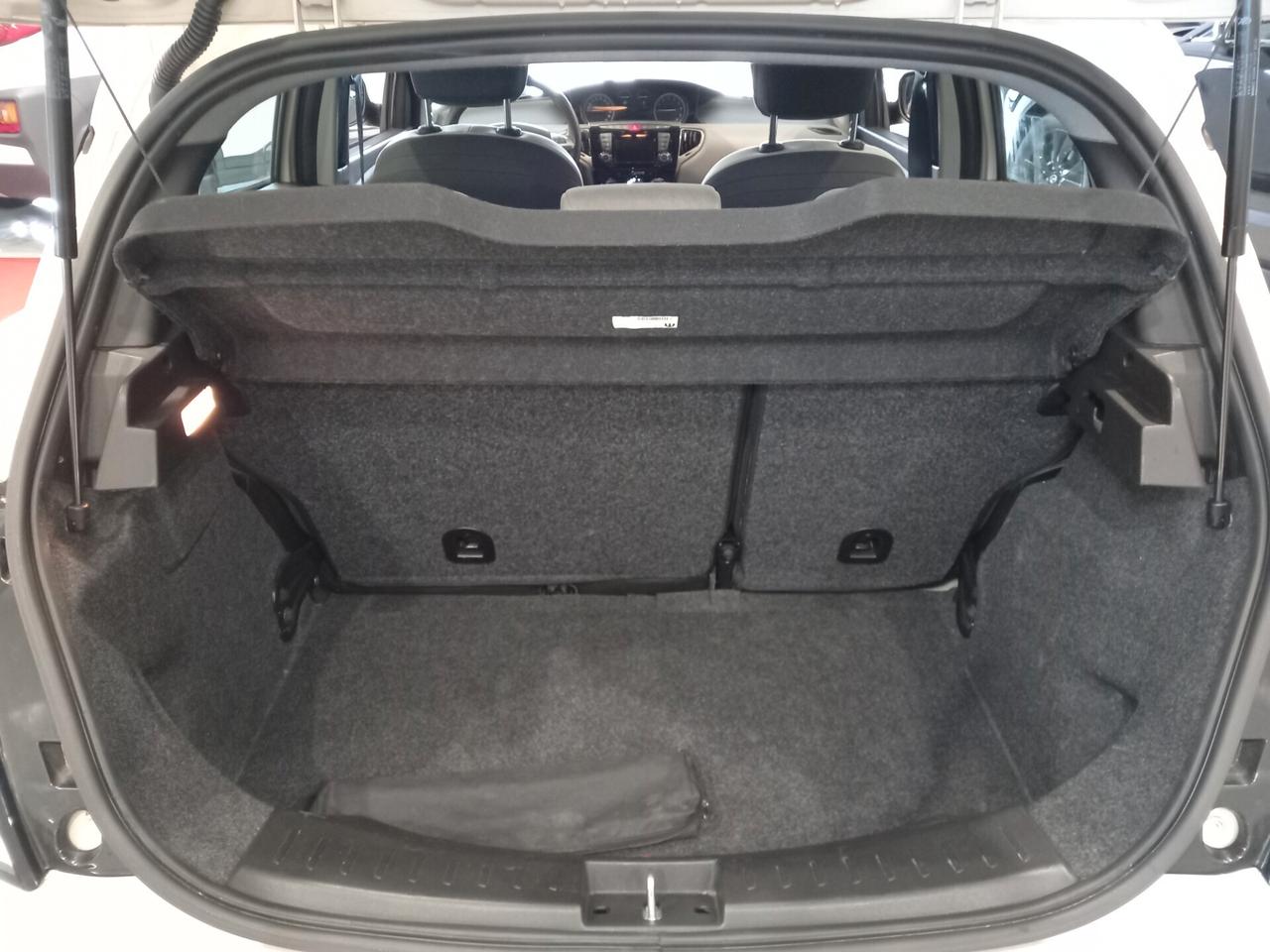 Lancia Ypsilon 1.2 69 CV 5 porte 77000 km Neopatentati