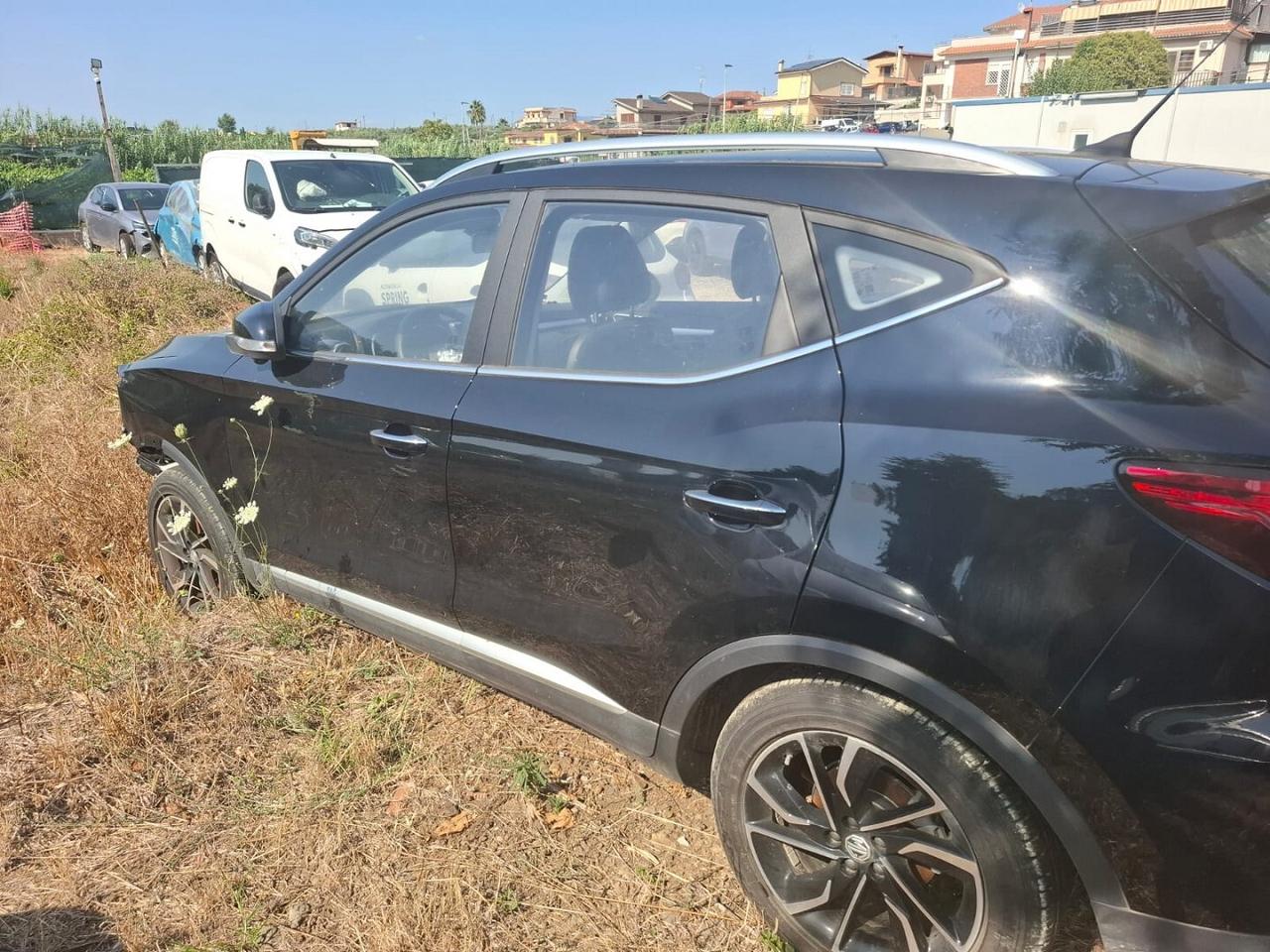 MG ZS VTI TECH SINISTRATA 2023 9000 KM