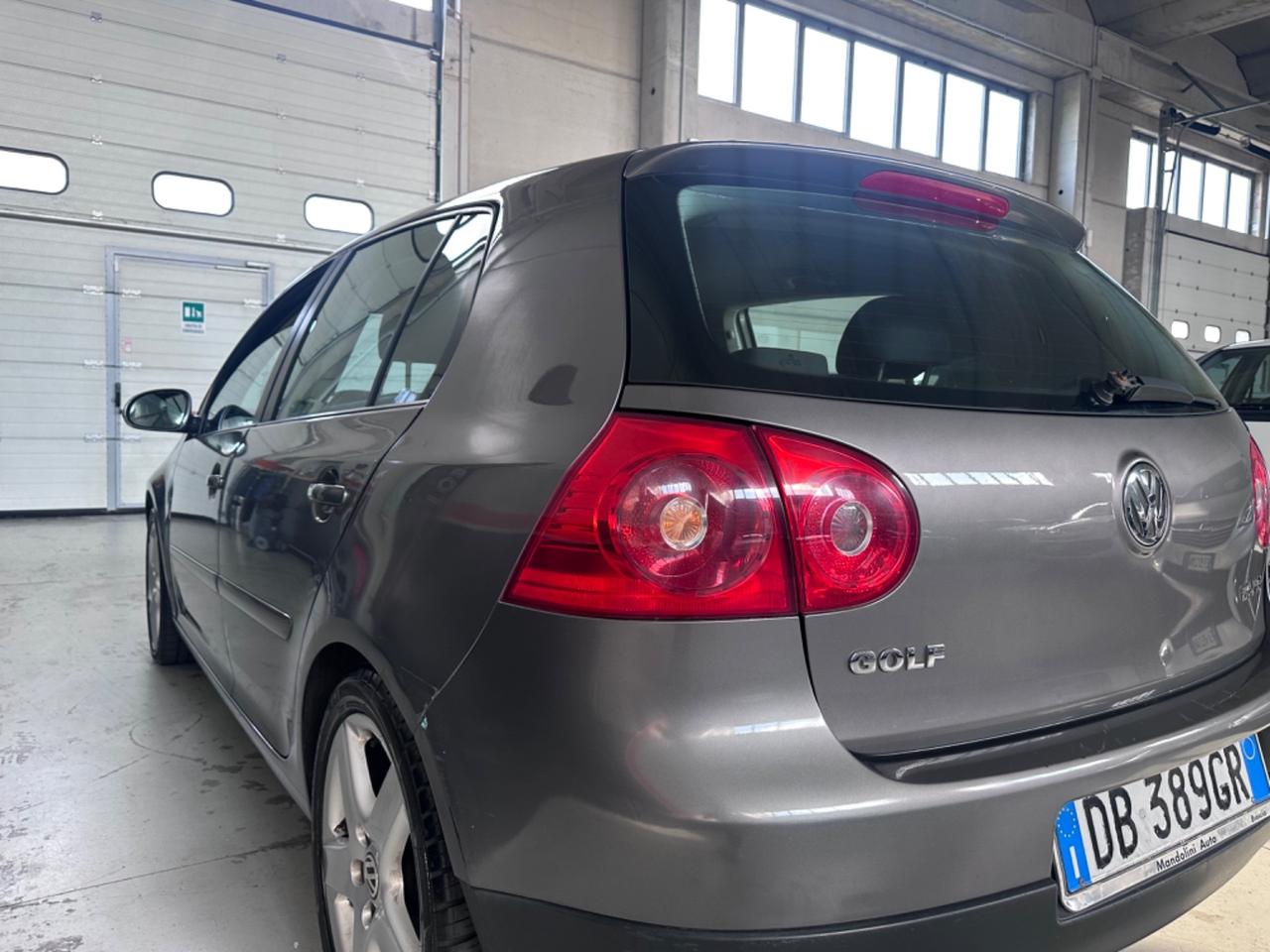 Volkswagen Golf 1.6 16V FSI 5p. Sportline