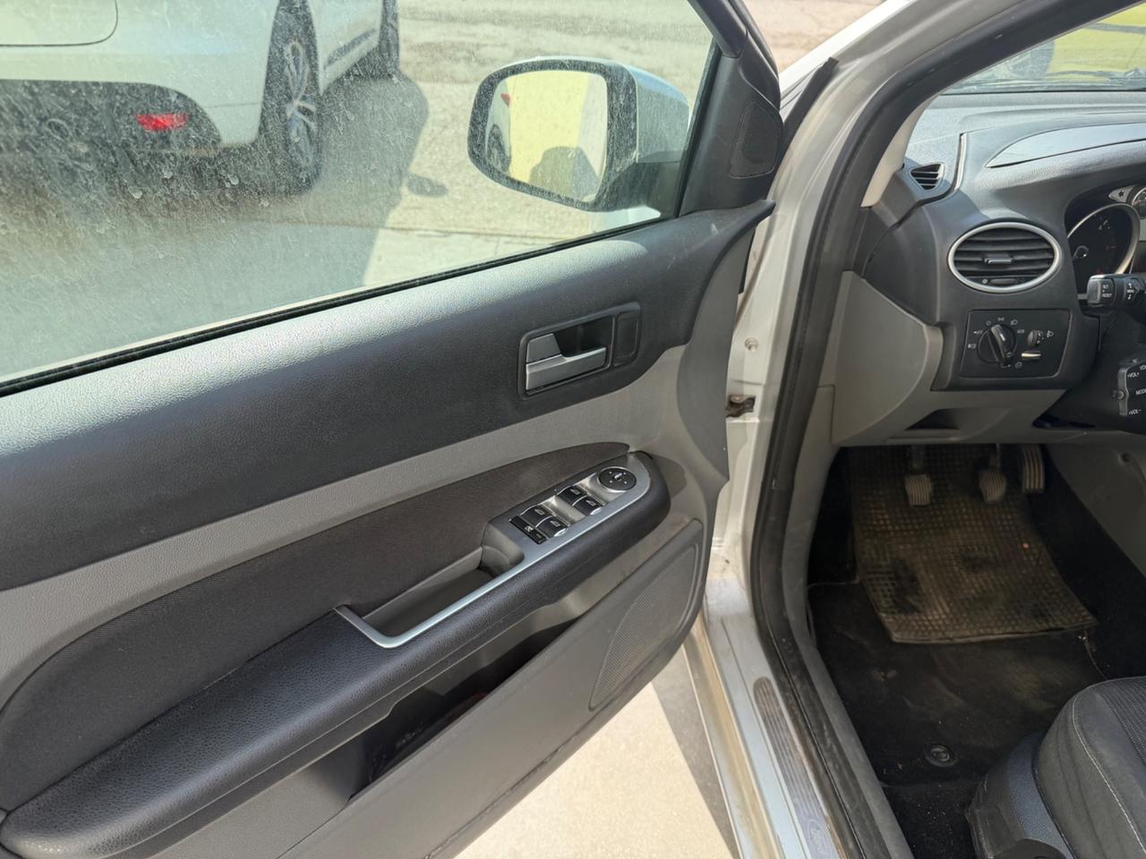 Ford Focus 1.6 diesel 2009 5 porte berlina