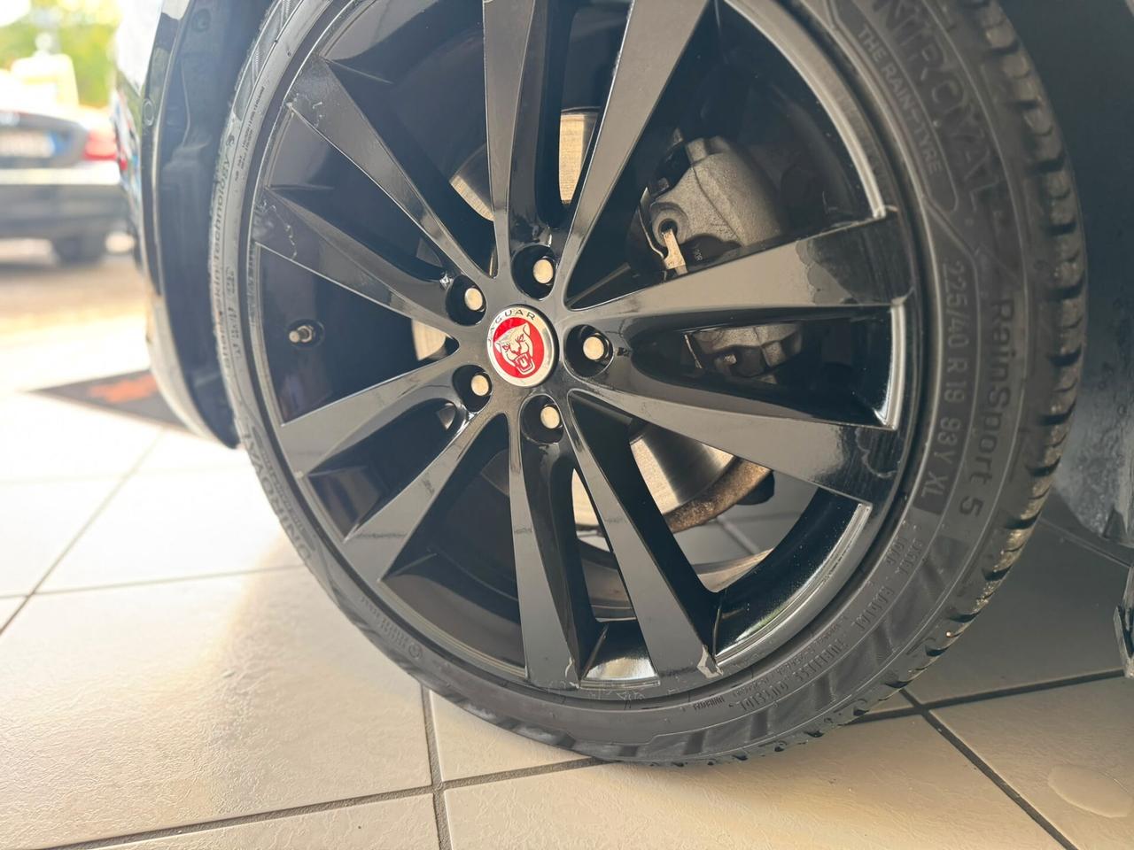 Jaguar XE 2.0 D Turbo aut. Portfolio