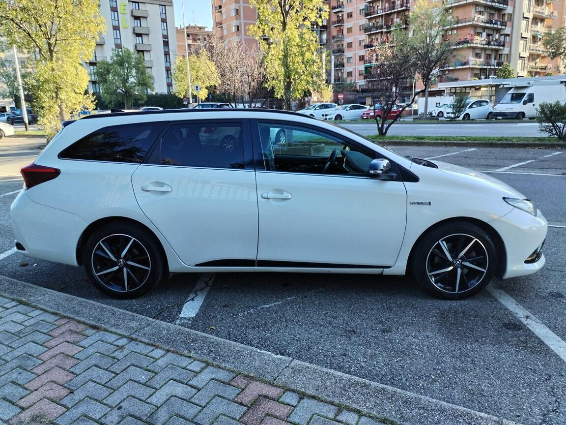 Toyota Auris Touring Sports 1.8 Hybrid Black Edition 5/2019 km 217000 iva esposta NEOPATENTATI