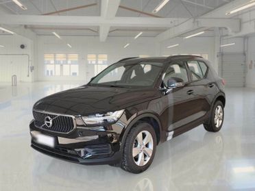 VOLVO XC40 T2 Momentum Core