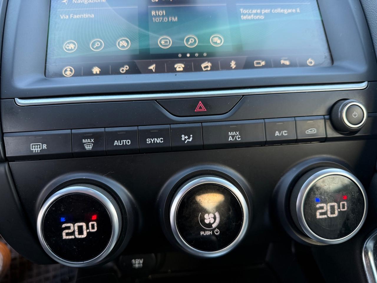 Jaguar E-Pace 2.0D 180 CV AWD aut. R-Dynamic