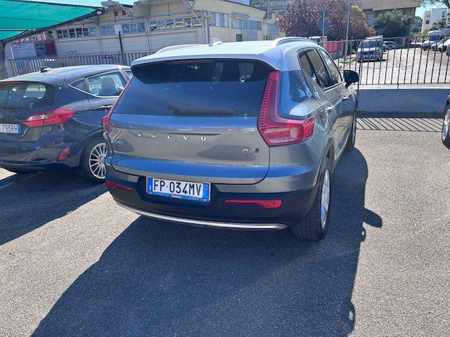 VOLVO XC40 D4 AWD Geartronic Momentum