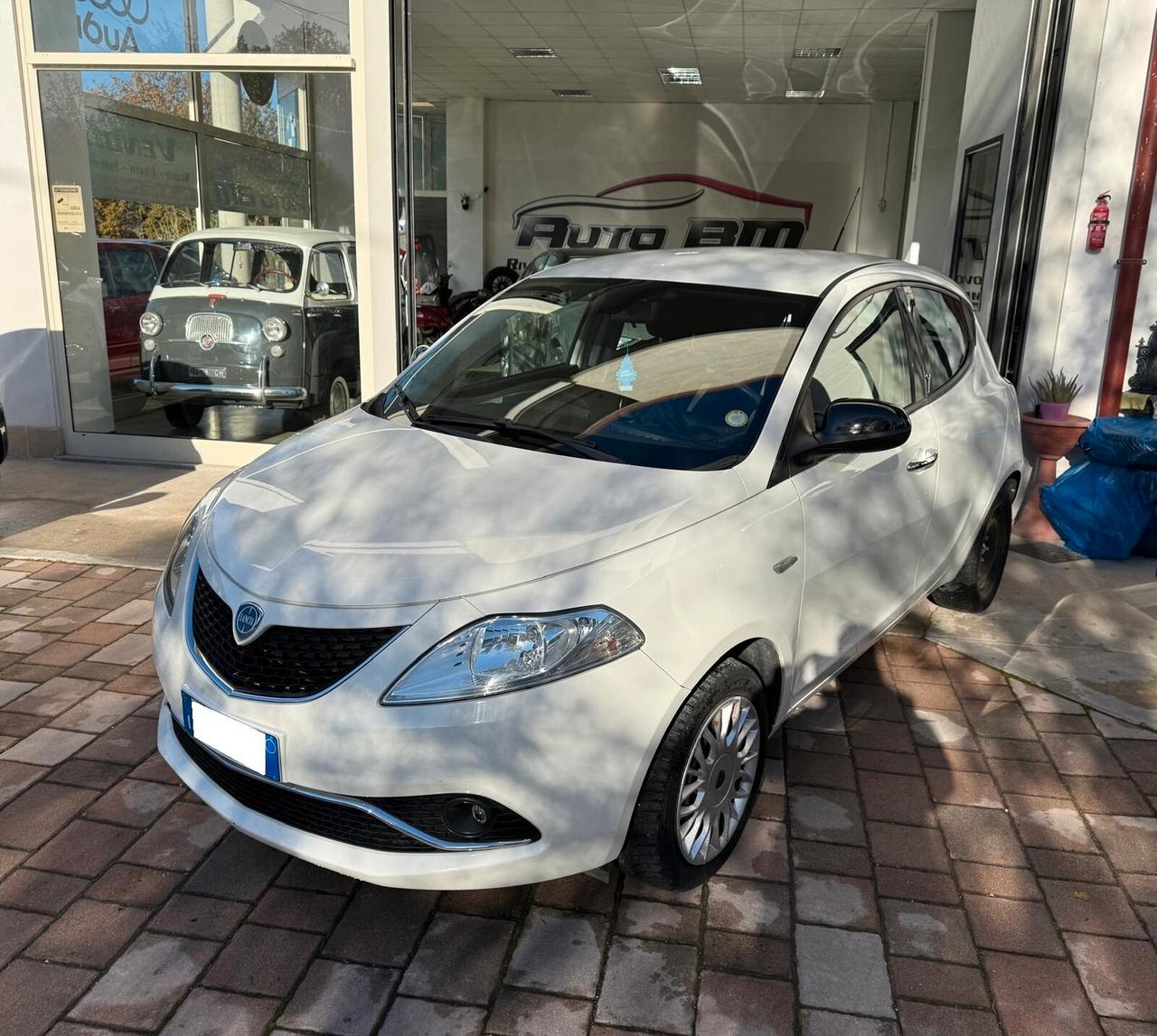 Lancia Ypsilon 1.2 69 CV 5 porte Gold