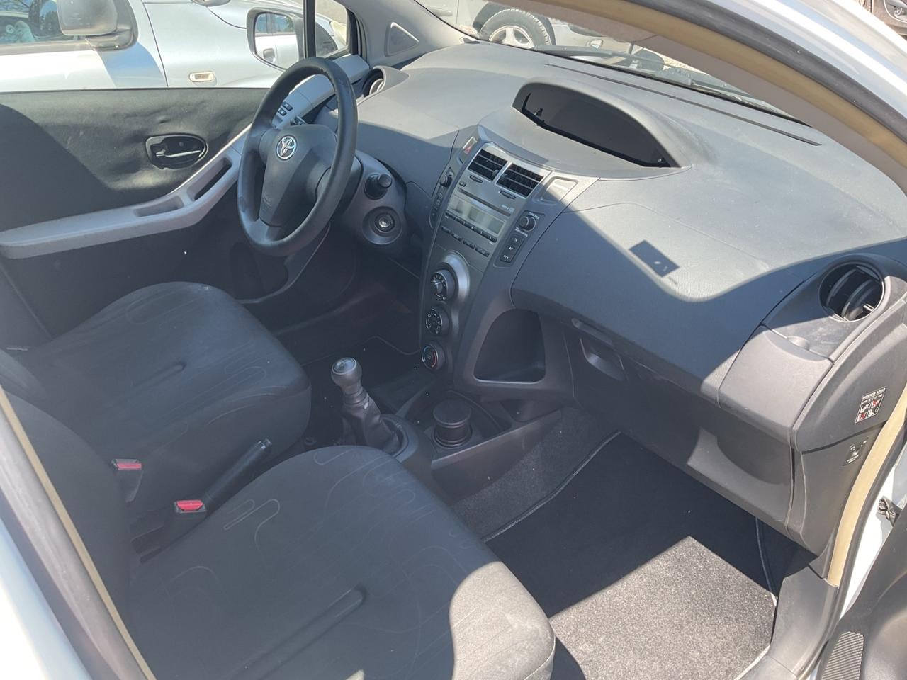 Toyota Yaris 1.0 5 porte