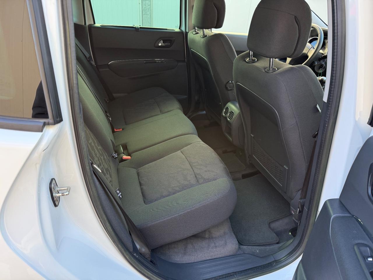 Peugeot 3008 1.6 HDi 115CV Business