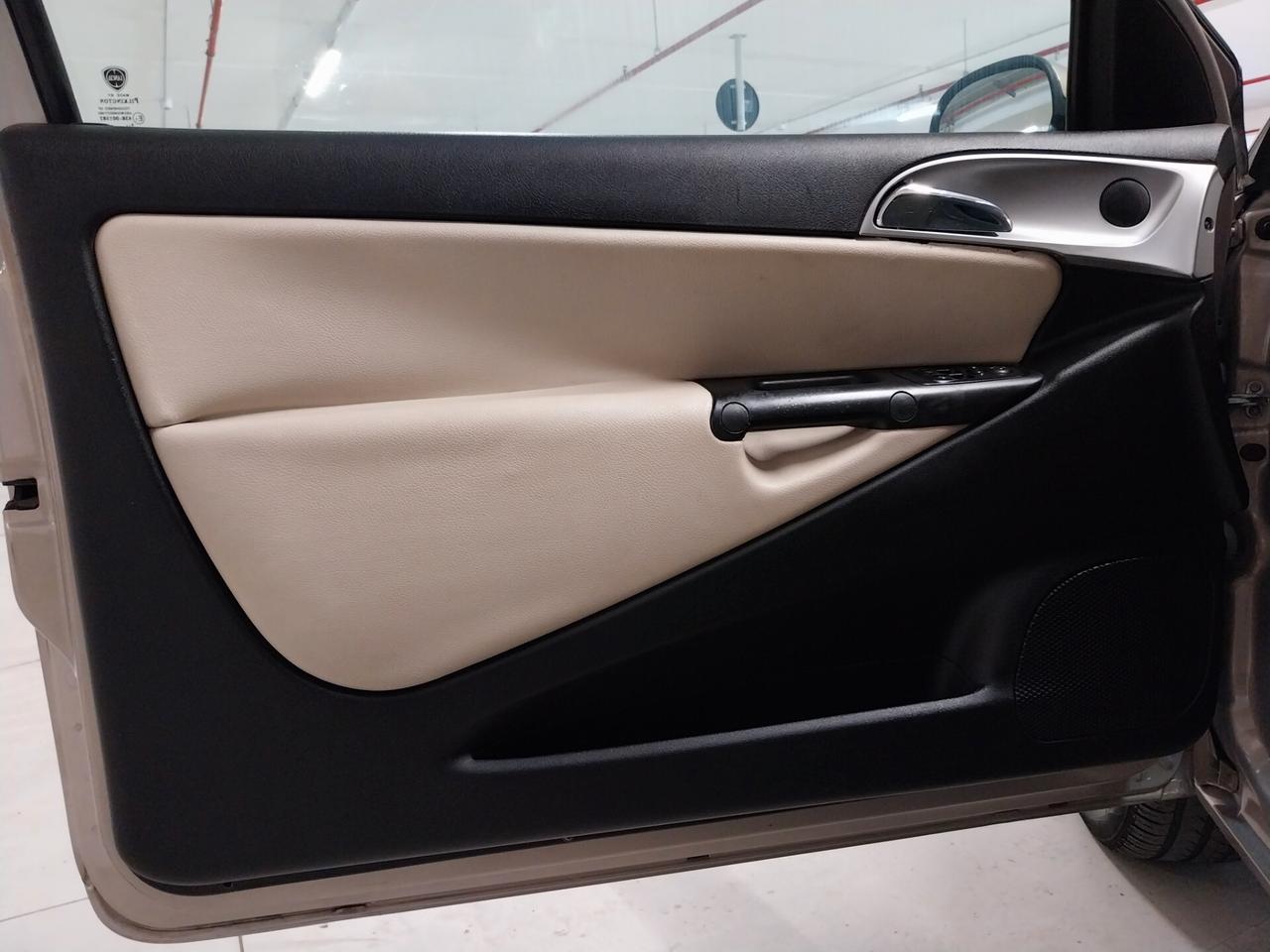 Lancia Ypsilon 1.3 MJT 75 CV VERSUS automativa - ok neopatentati