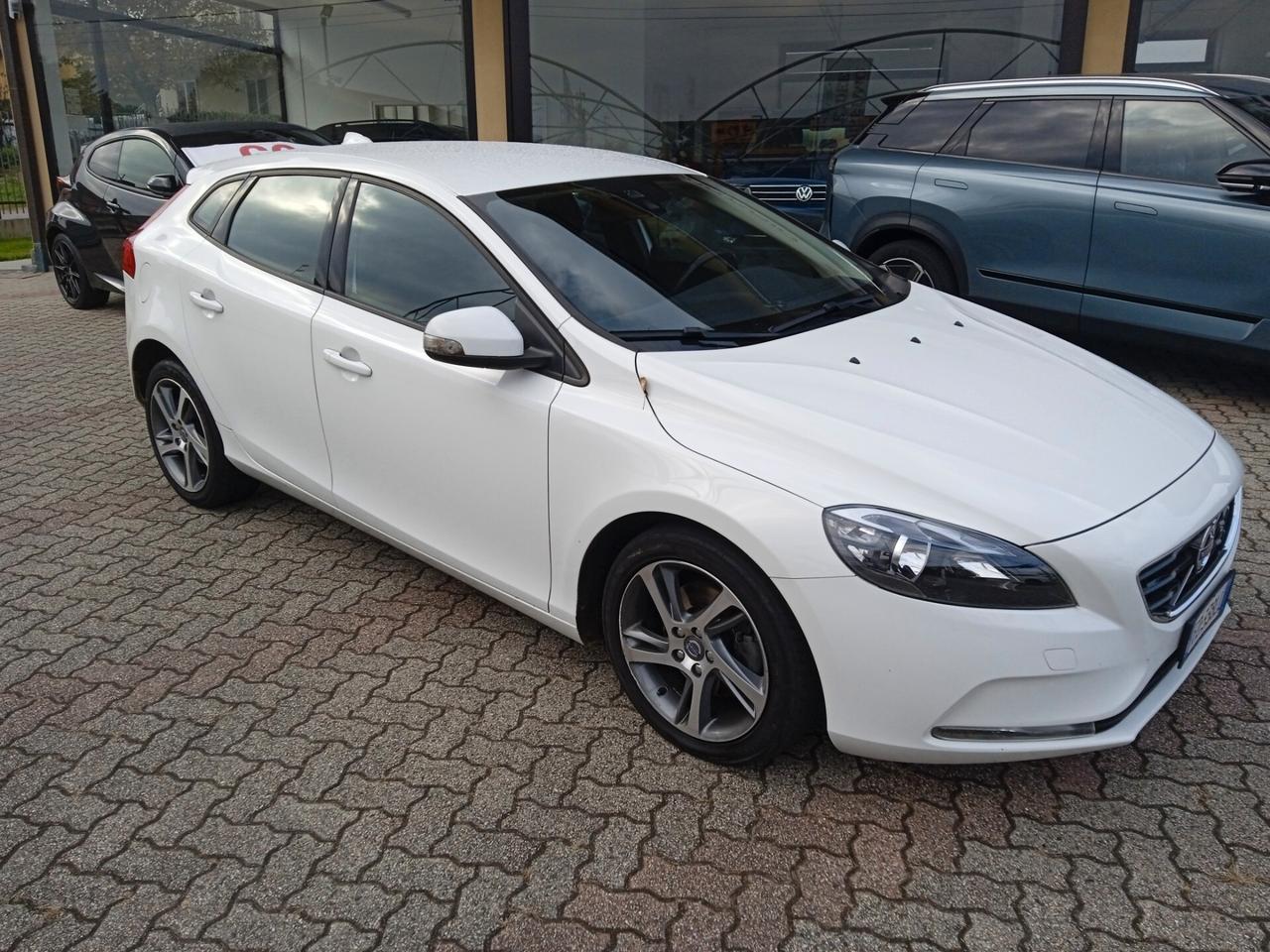 Volvo V40 D2 CERCHI DA 17" CLIMA AUTOMATICO CRUISE CONTROL REGOLARMENTE TAGLIANDATA E DOCUMENTABILE