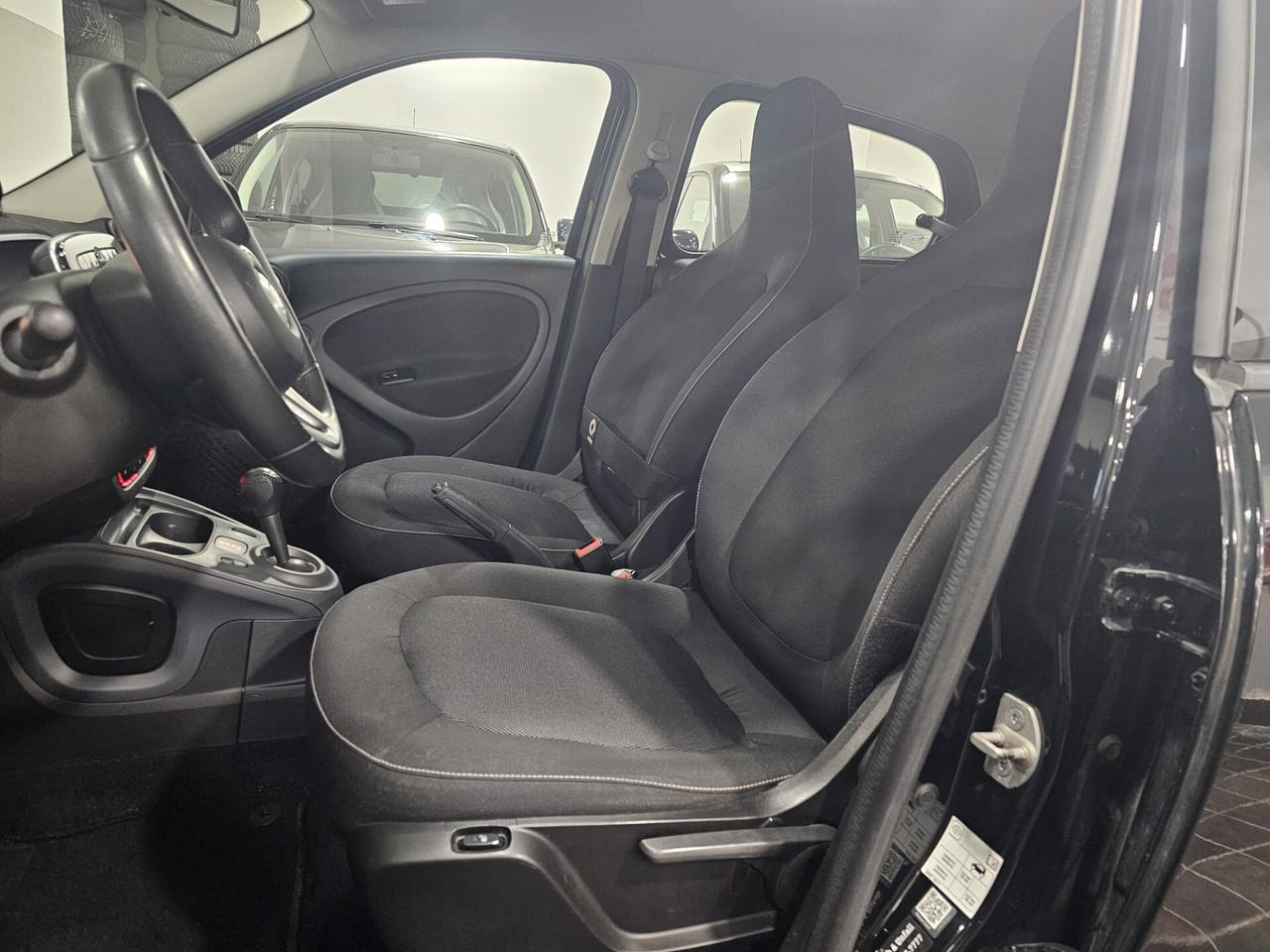 NUOVA SMART FORFOUR IDENTITY BLACK EDITION PASSION 0.9 BENZ 90CV TWINAMIC