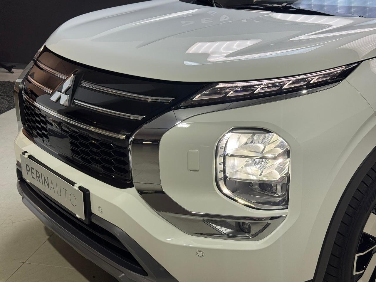 Mitsubishi Outlander 2.4 phev Intense con 8 Anni di Garanzia