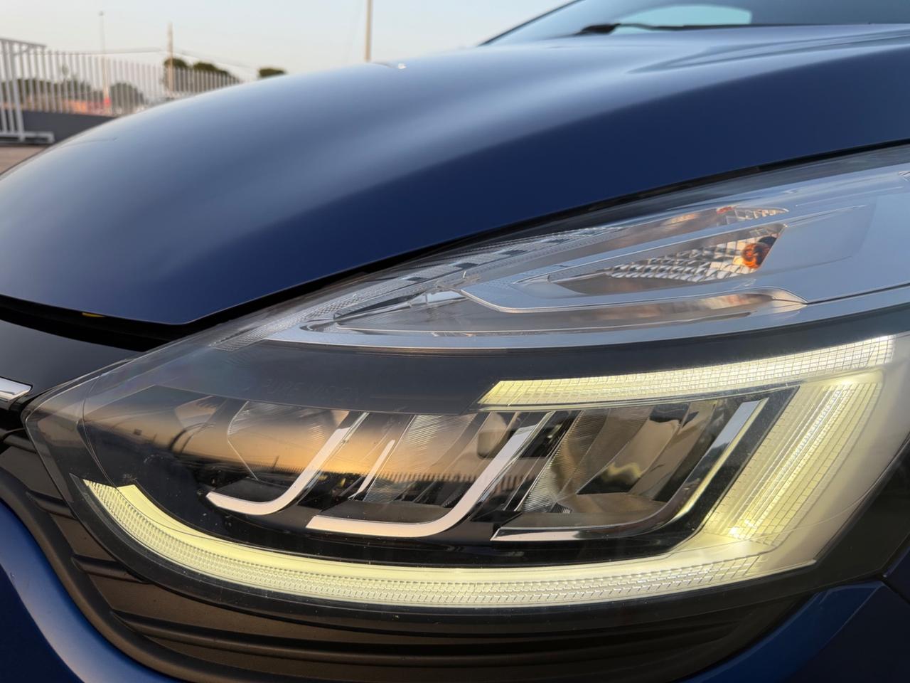 RENAULT CLIO 0.9 TCe 90 CV DUEL FUL LED PELLE MY18
