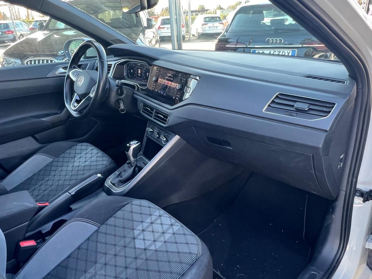 Volkswagen Taigo 1.0 TSI 110 CV R-Line TETTO APRIBILE / FINANZIABILE