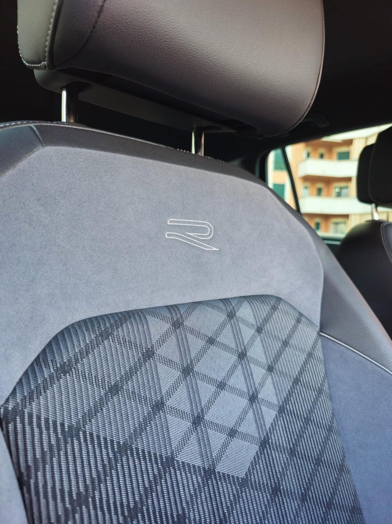 Volkswagen Tiguan 2.0 TDI 150 CV SCR DSG R-Line