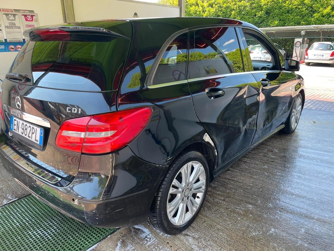 MERCEDES BENZ B 180 - NEOPATENTATI