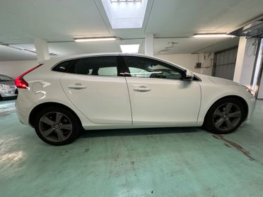Volvo V40 D2 1.6 diesel (anche per neopatentati)
