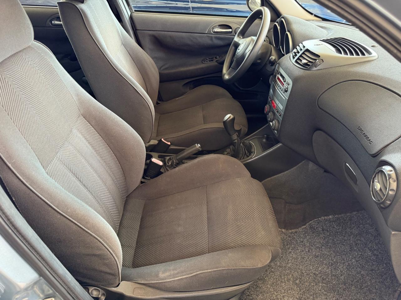 Alfa Romeo 147 1.6i 16V Twin Spark cat 5p. Progression