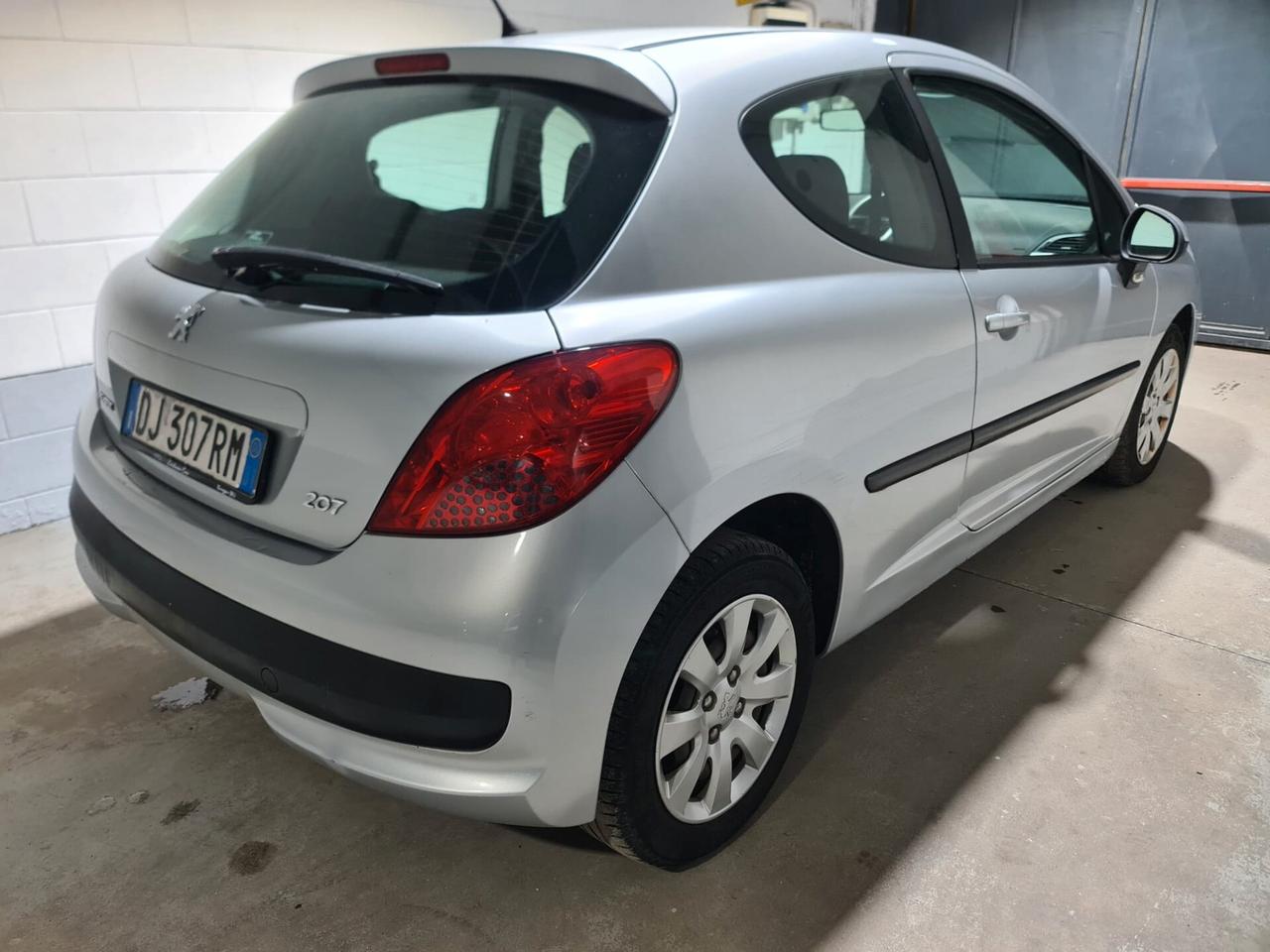 Peugeot 207 1.4 16v benzina neopatentati