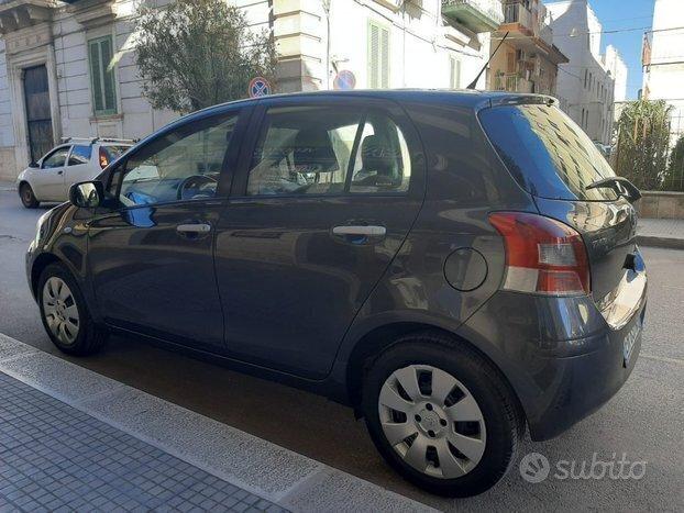 TOYOTA Yaris 1.0 BENZINA 69CV 5 porte Sol