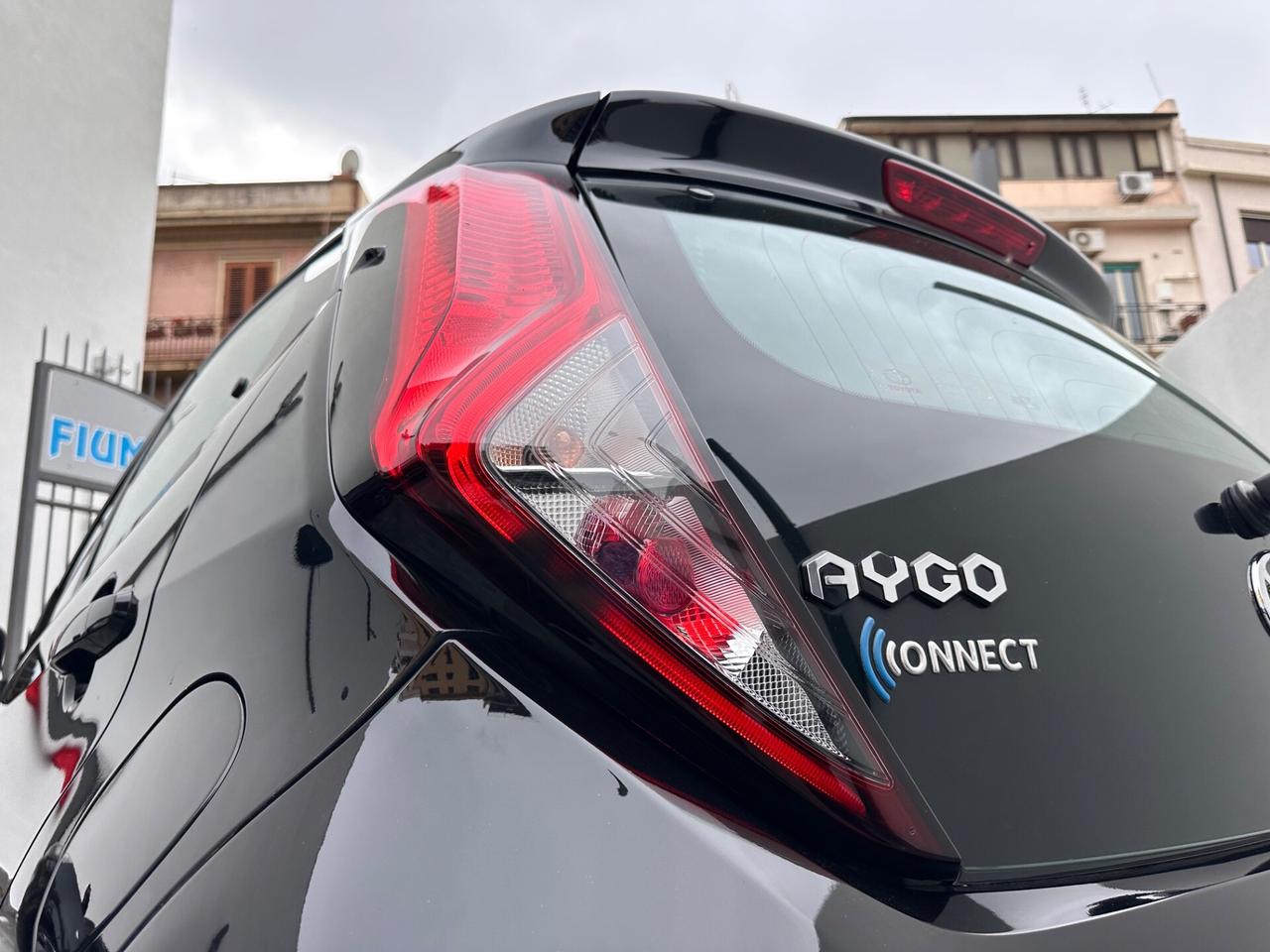 Toyota Aygo Connect 1.0 VVT-i 72 CV 5 porte x-play