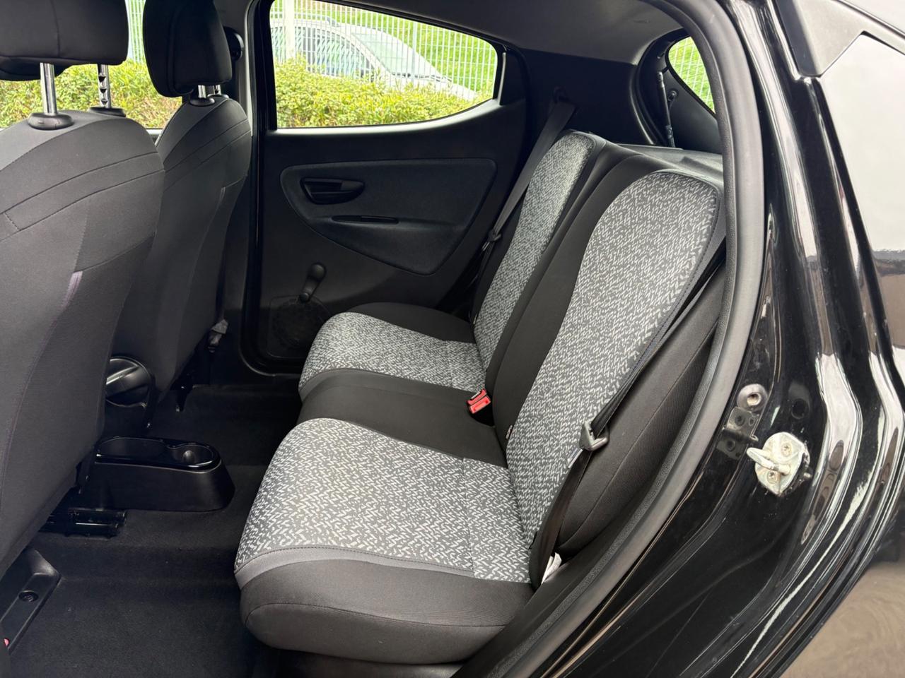 Lancia Ypsilon 1.0 70Cv FireFly 5 porte Hybrid Silver