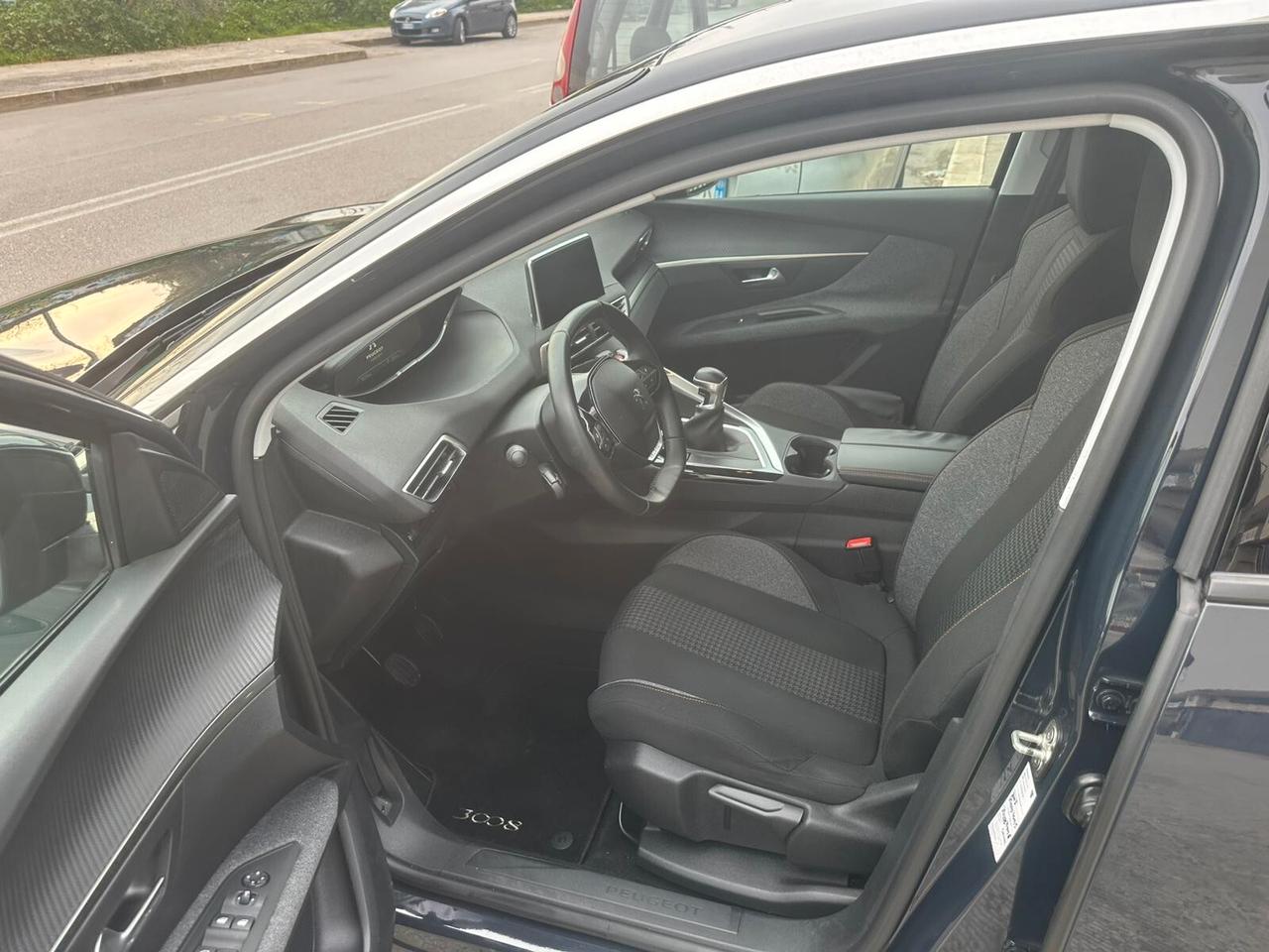 Peugeot 3008 BlueHDi 130 S&S Allure