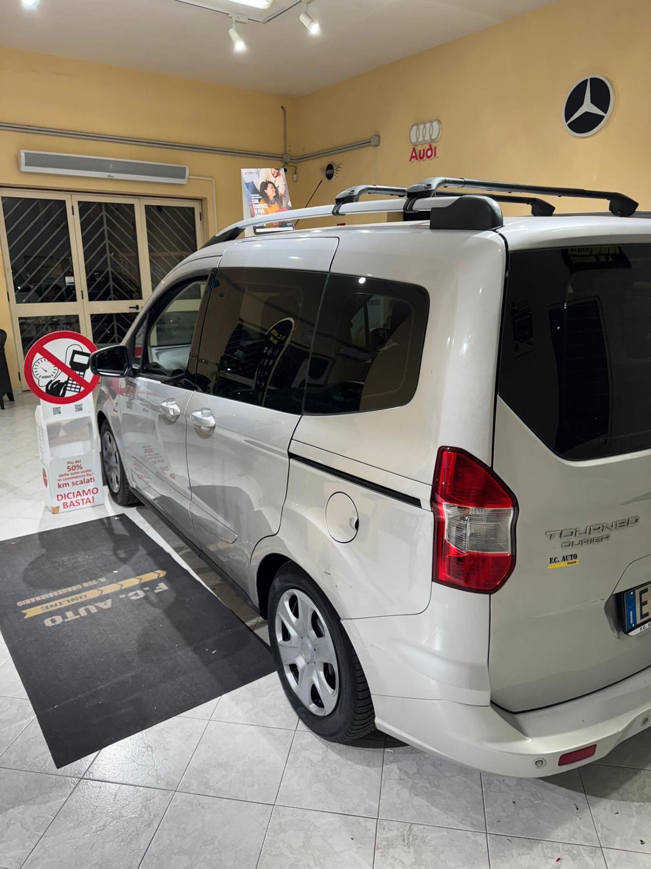 Ford Tourneo Courier 1.6 TDCI 95 CV Titanium