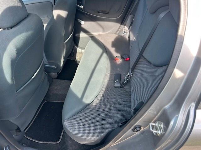Toyota Yaris 1.0i 16V cat 5 porte