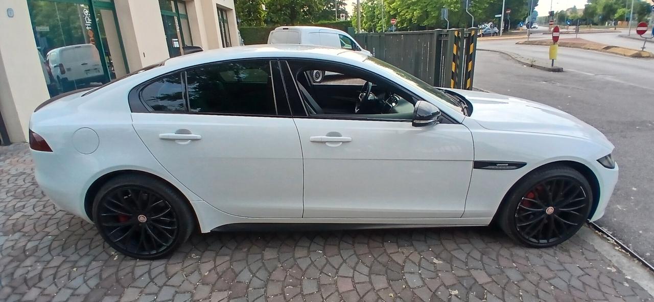 Jaguar XF 2.0 D 180 cv automatica look sportivo