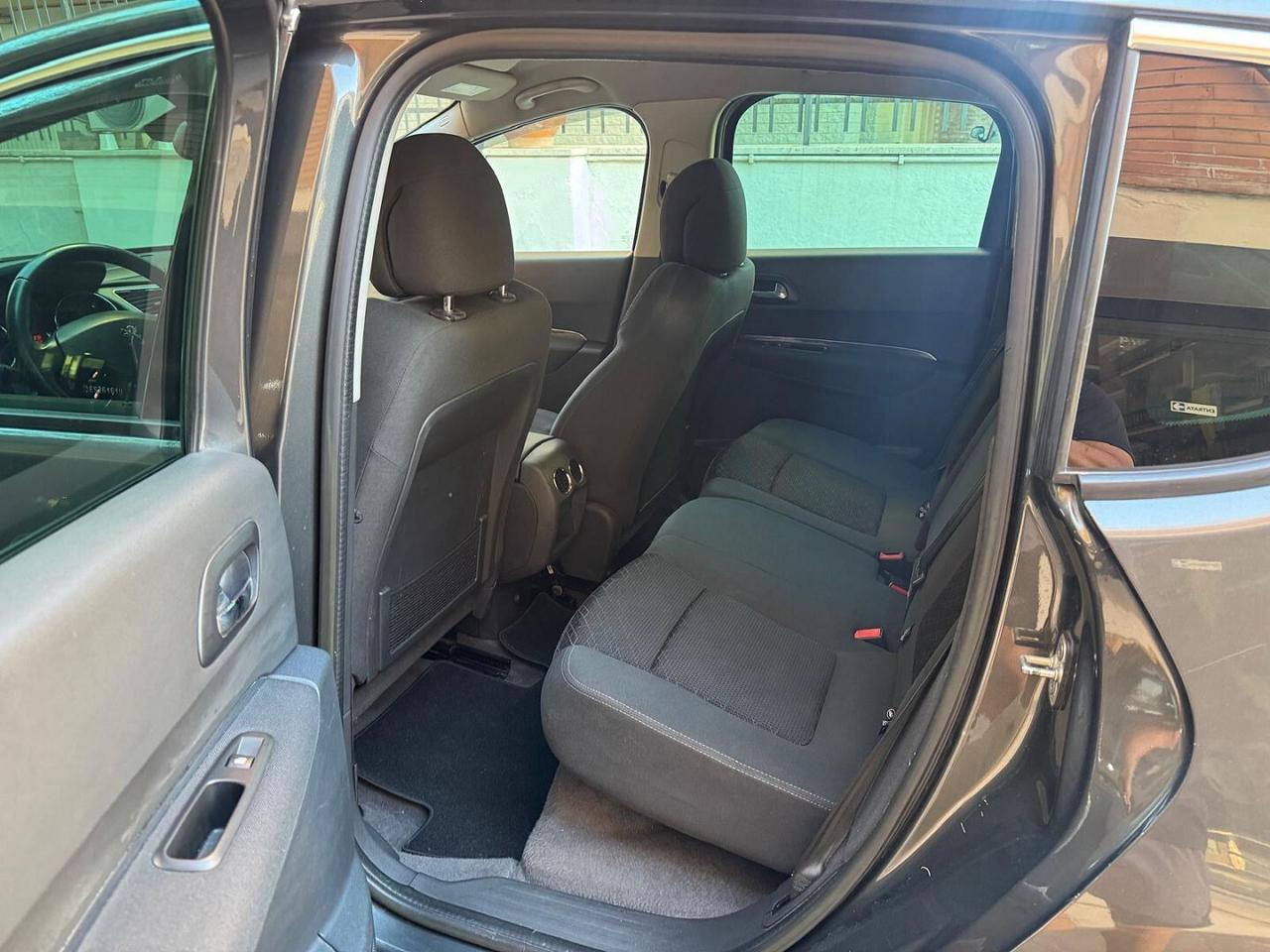 PEUGEOT 3008 1.6 HDi 115CV Business