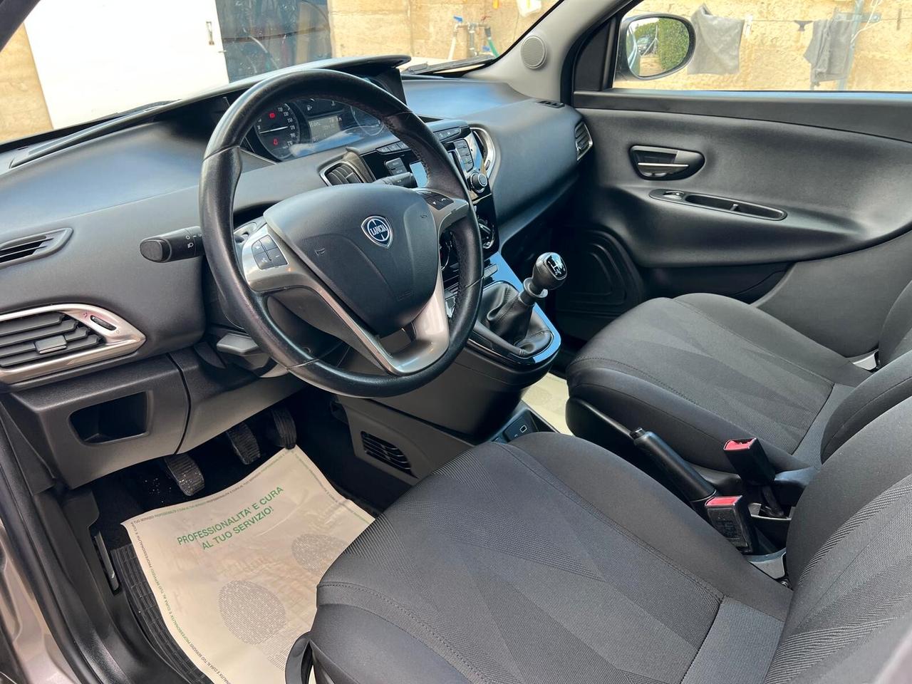 Lancia Ypsilon 1.2 69 CV 5 porte Gold