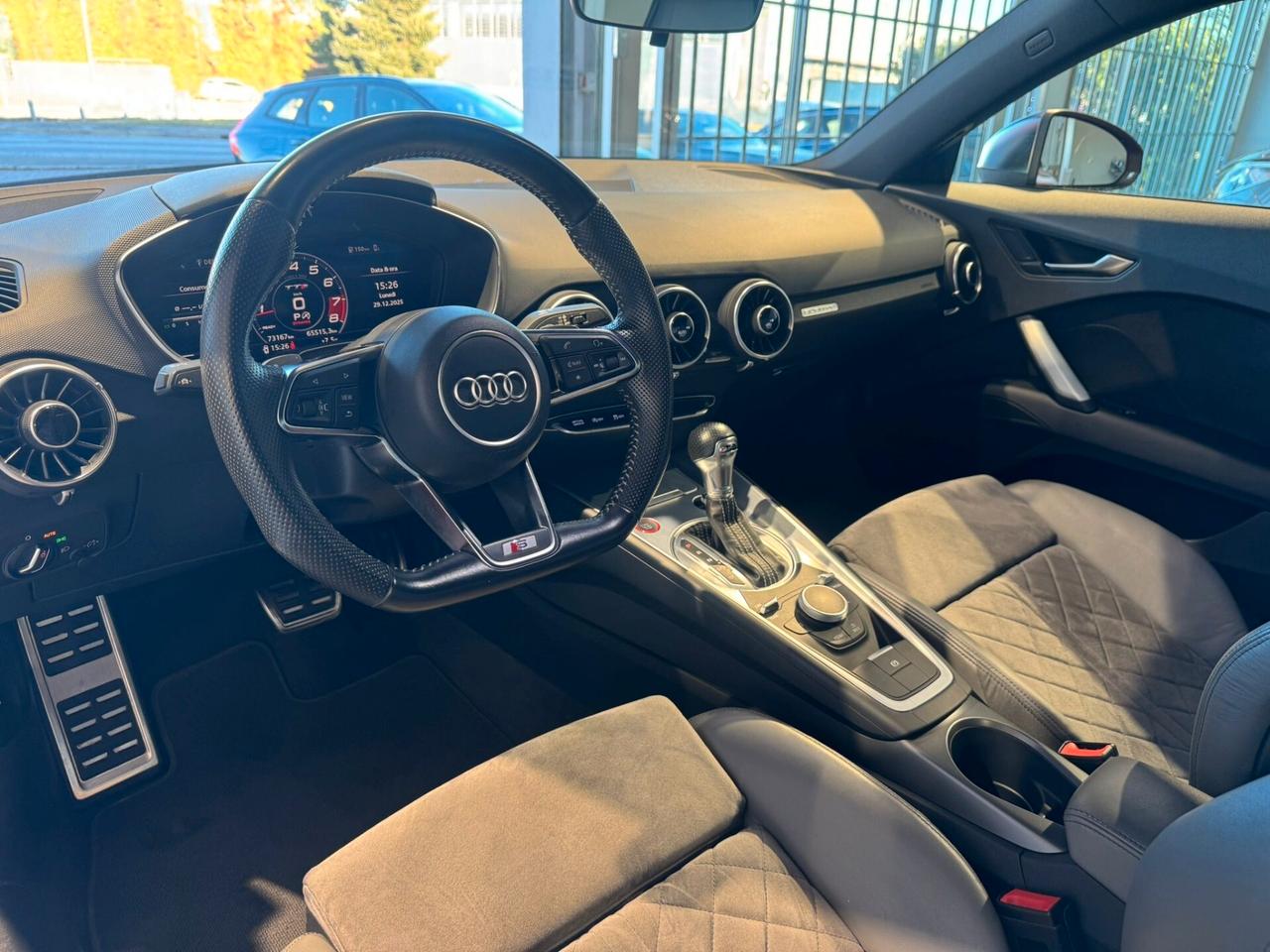 Audi TT TTS Coupé TFSI quattro S tronic sport attitude