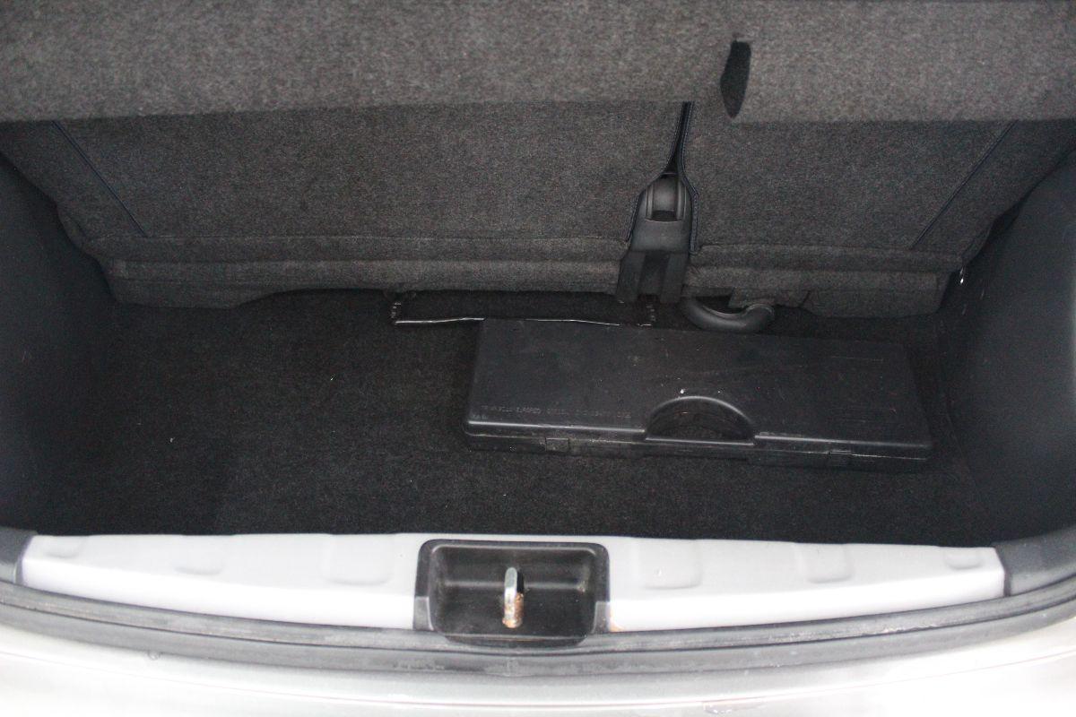 TOYOTA - Yaris - 16V 5 porte '03