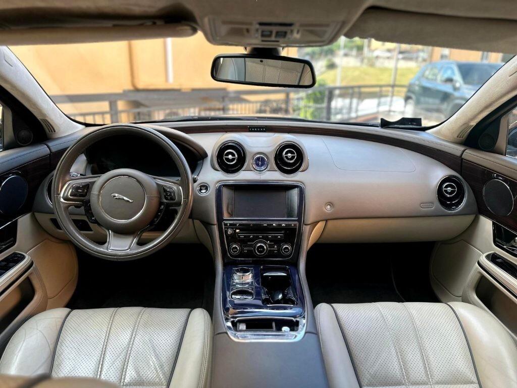JAGUARXJ3.0DV6PremiumLuxury