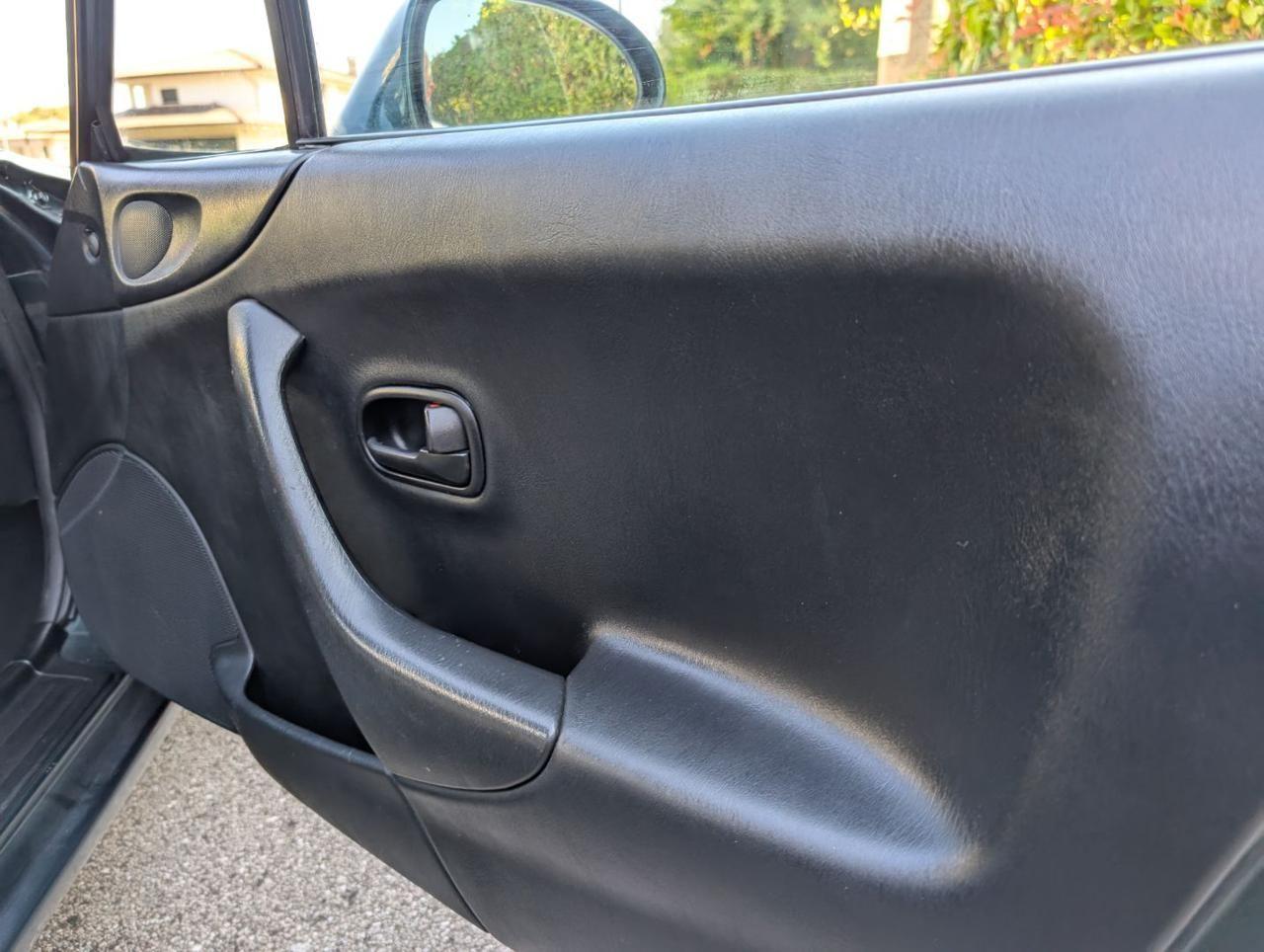 Mazda MX-5 1.6i 16V cat