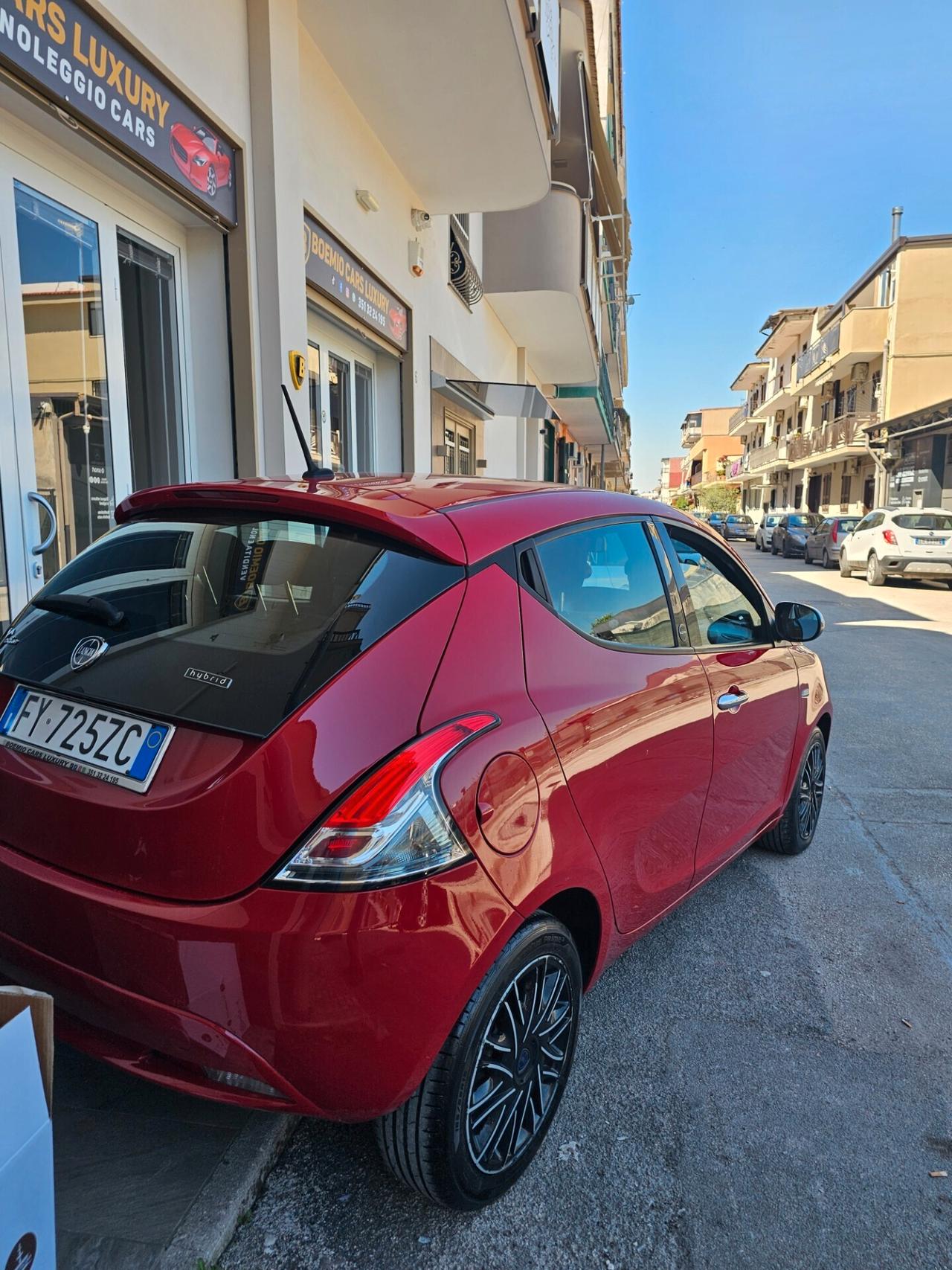 Lancia Ypsilon 1.0 FireFly S&S Hybrid/GPL Ecochic Silver