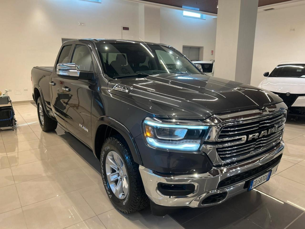 Dodge RAM 1500 5.7 LARAMIE CAB 4WD 395CV auto