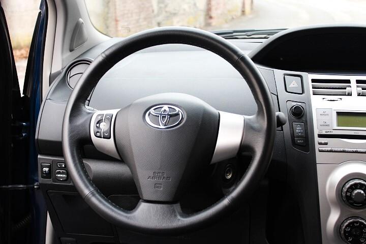 Toyota Yaris 1.0 5 porte Sol 89.000KM CLIMA NEOPATENTATI RADIO CD