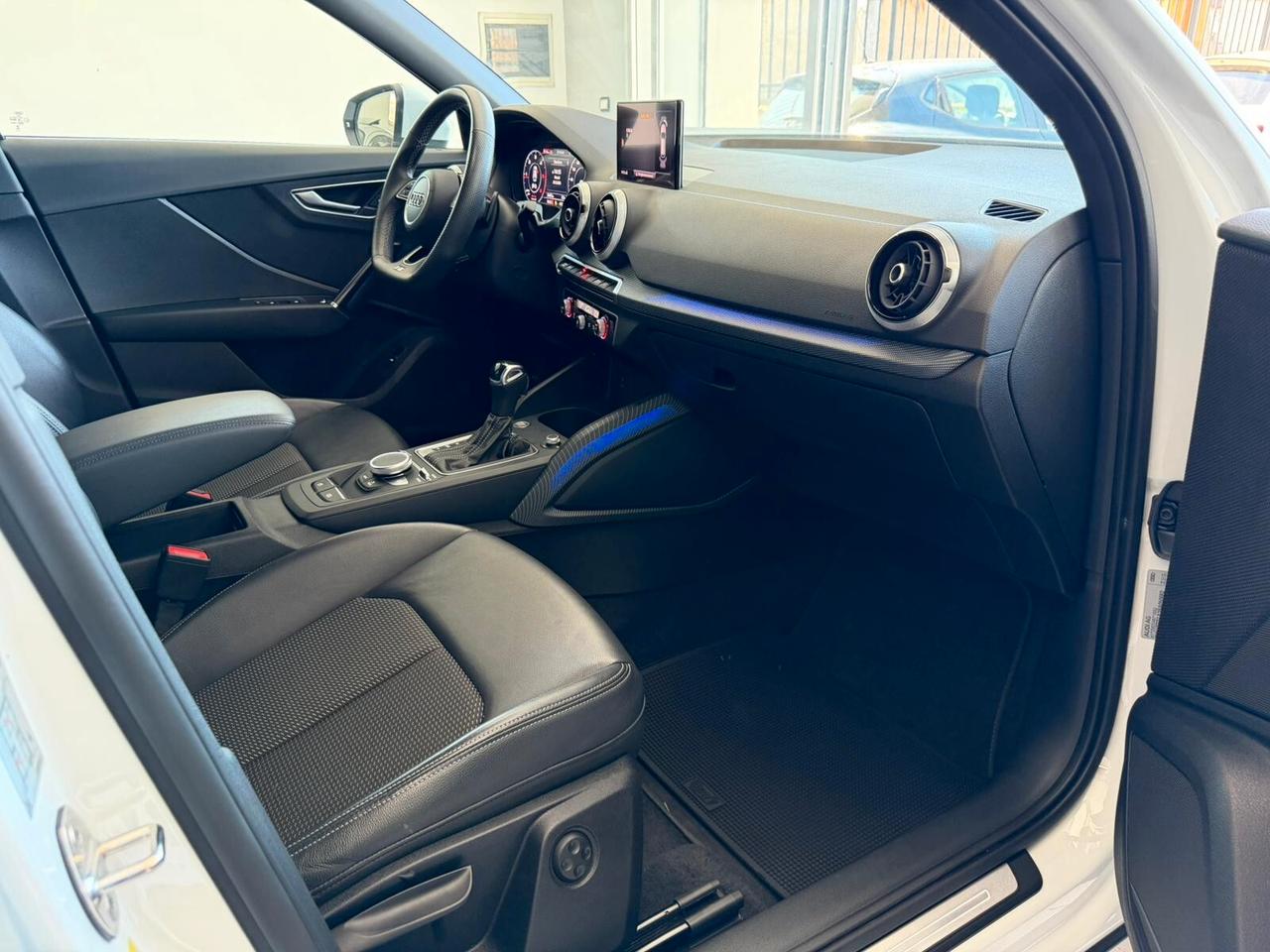 Audi Q2 35 TDI S tronic Identity Black