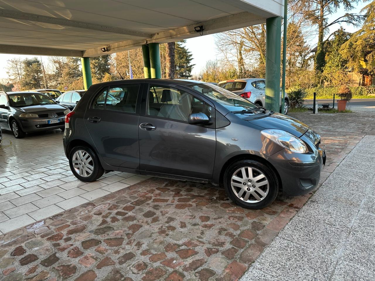 Toyota Yaris 1.4 D-4D (12 RATE)