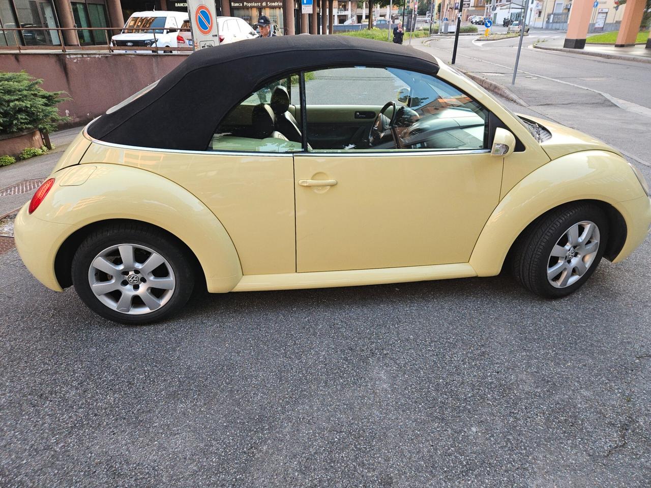 Volkswagen New Beetle 2.0 Cabrio Automatica