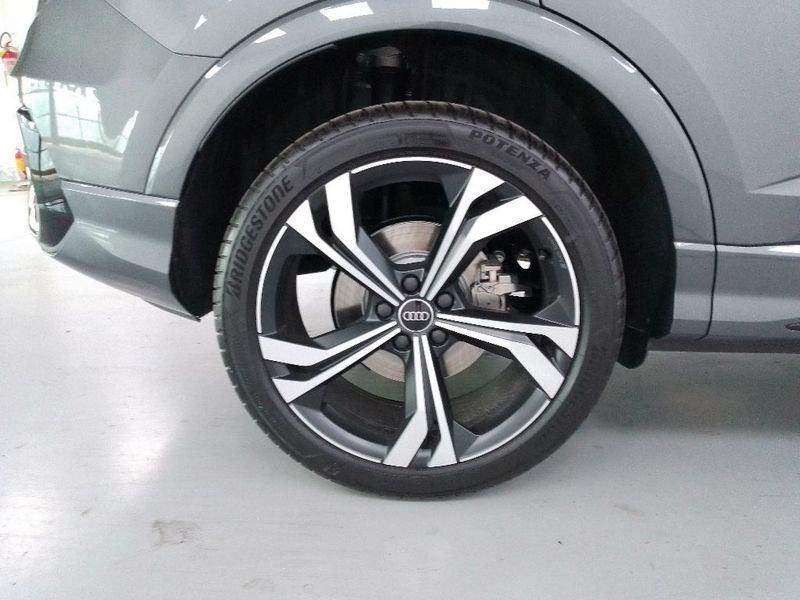 Audi Q3 Sportback 40 2.0 tdi Identity Black quattro 193cv s-tronic