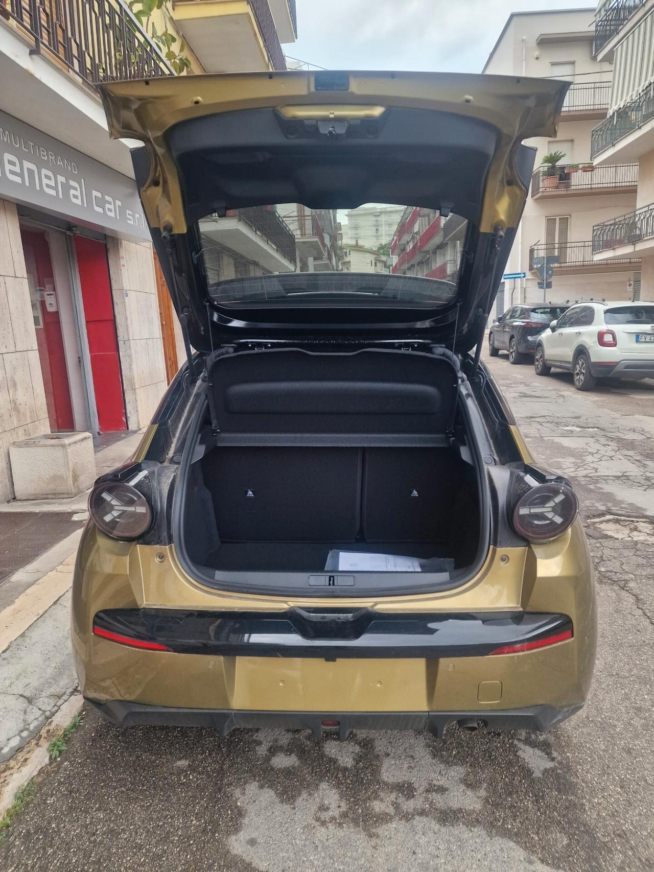 Lancia Ypsilon Hybrid e-DCT