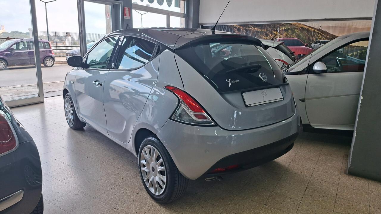 Lancia Ypsilon 1.2 69 CV 5 porte GPL Ecochic Silver