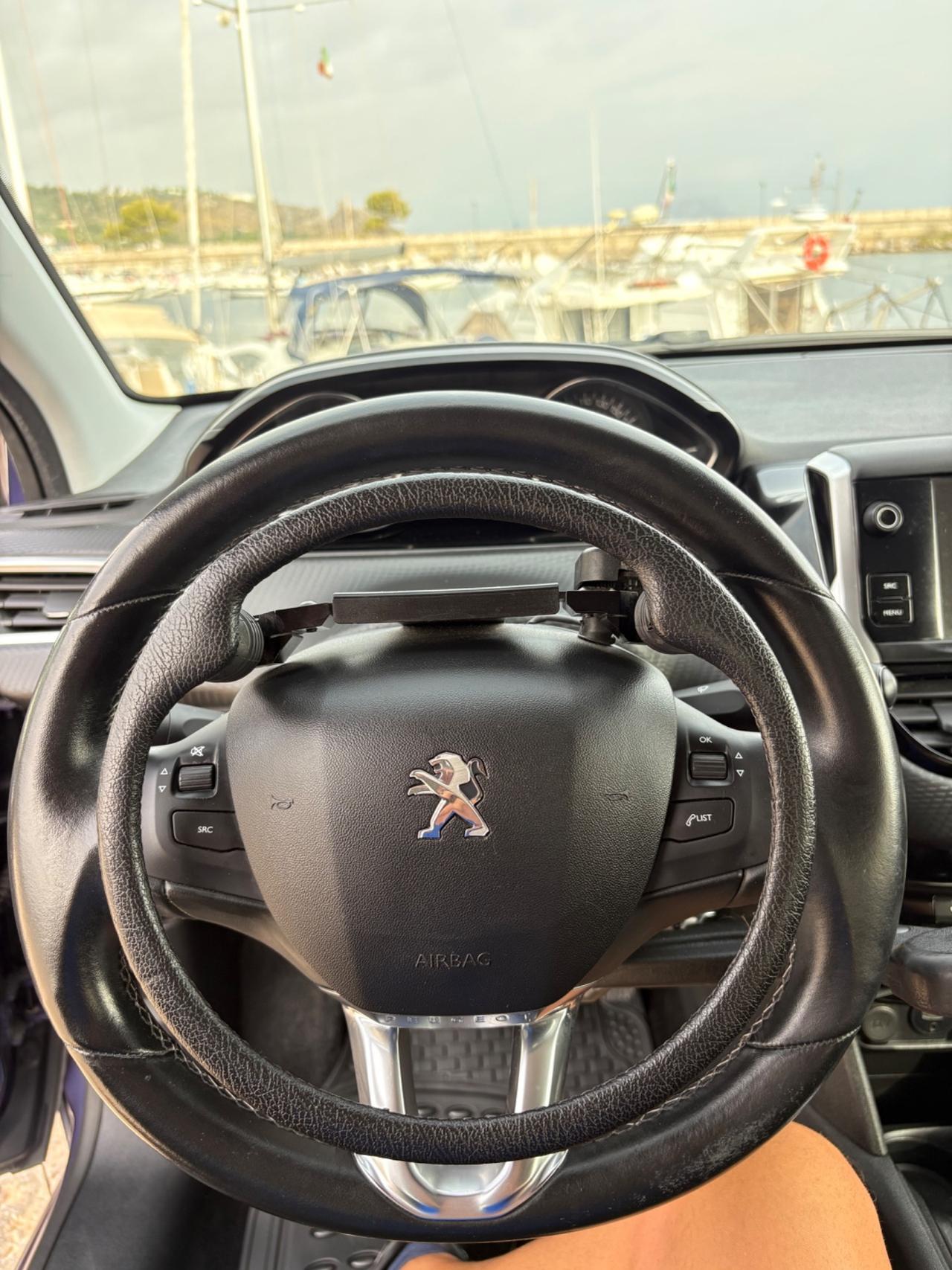 Peugeot 208 già omologata per disabili Allure