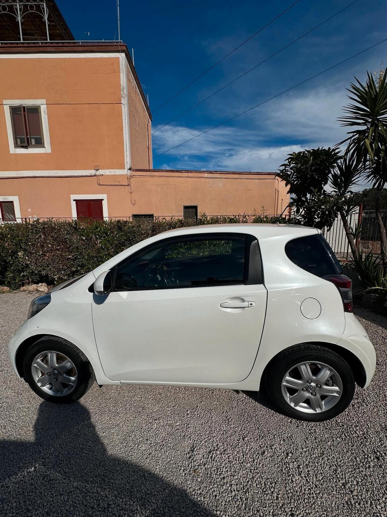 Toyota iQ 1.0 CVT Lounge