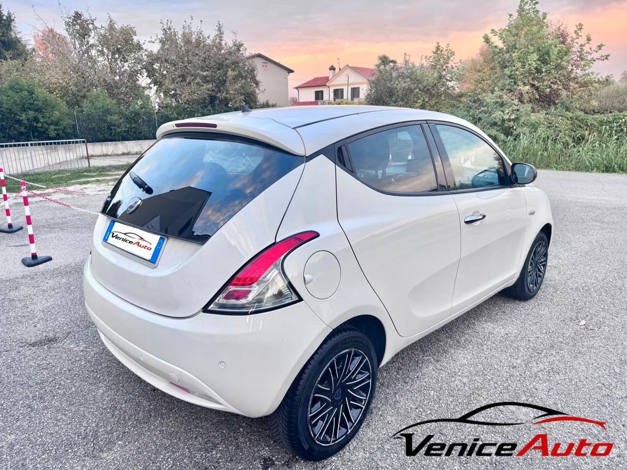Lancia Ypsilon 1.2 69 CV 5 porte S&S Platinum